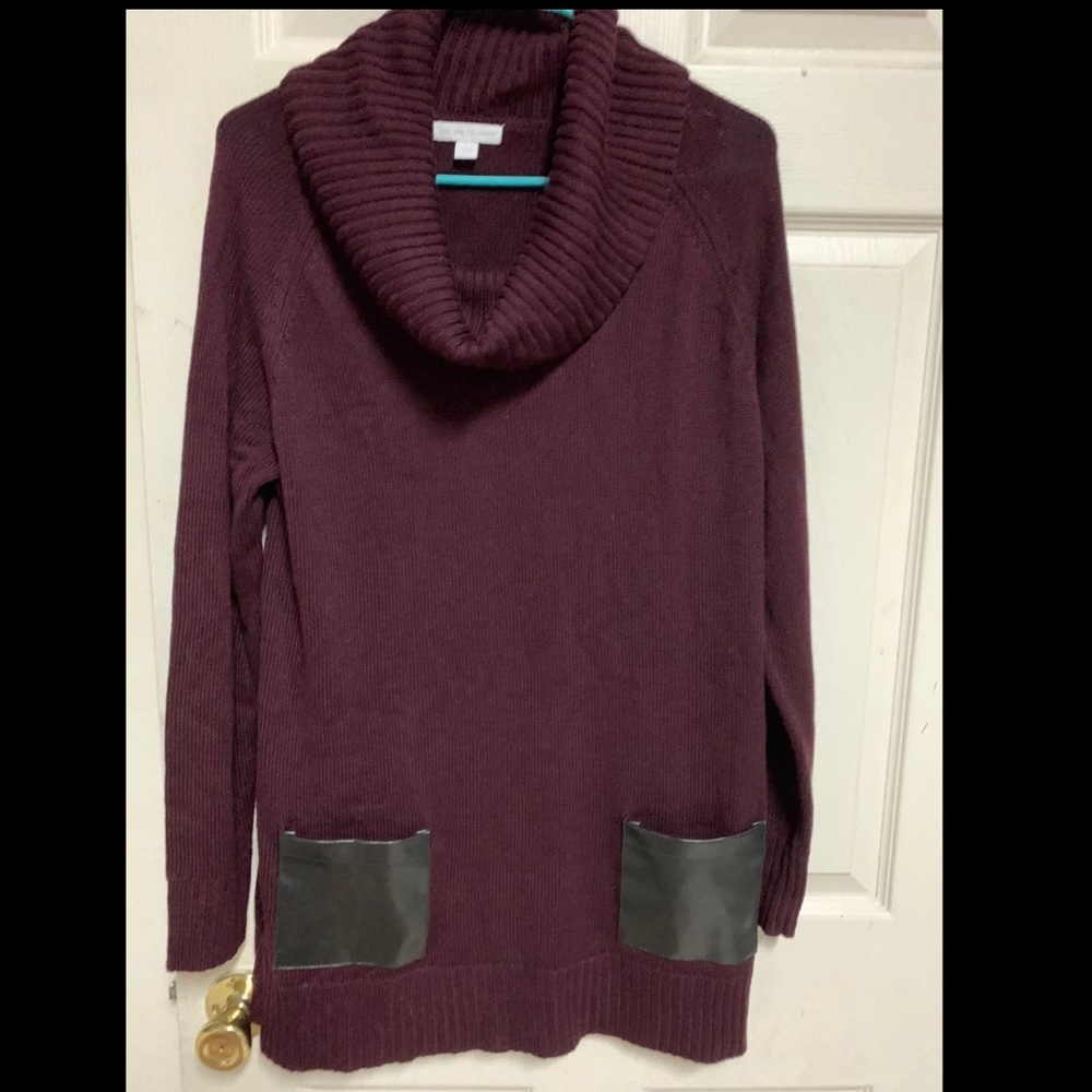 NY&Co Maroon. Faux leather pockets. Large